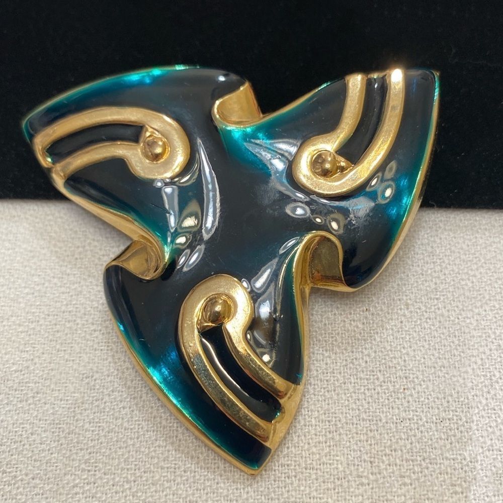 Vintage Gold And Enamel Swirl Brooch - Picture 10 of 12